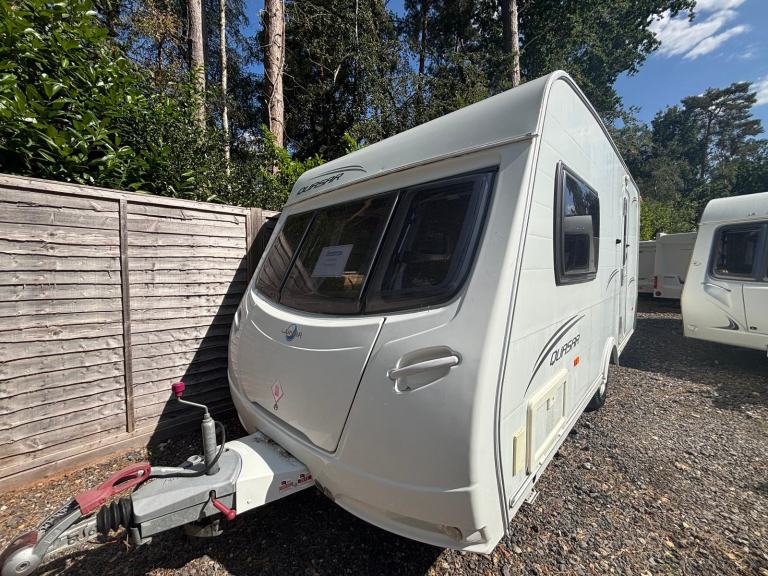 Lunar QUASAR 462 - 2010 - 2 BERTH - END KITCHEN - MOTOR MOVER