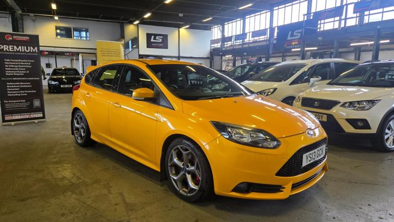 2013 Ford Focus 2.0T ST-2 5dr HATCHBACK Petrol Manual