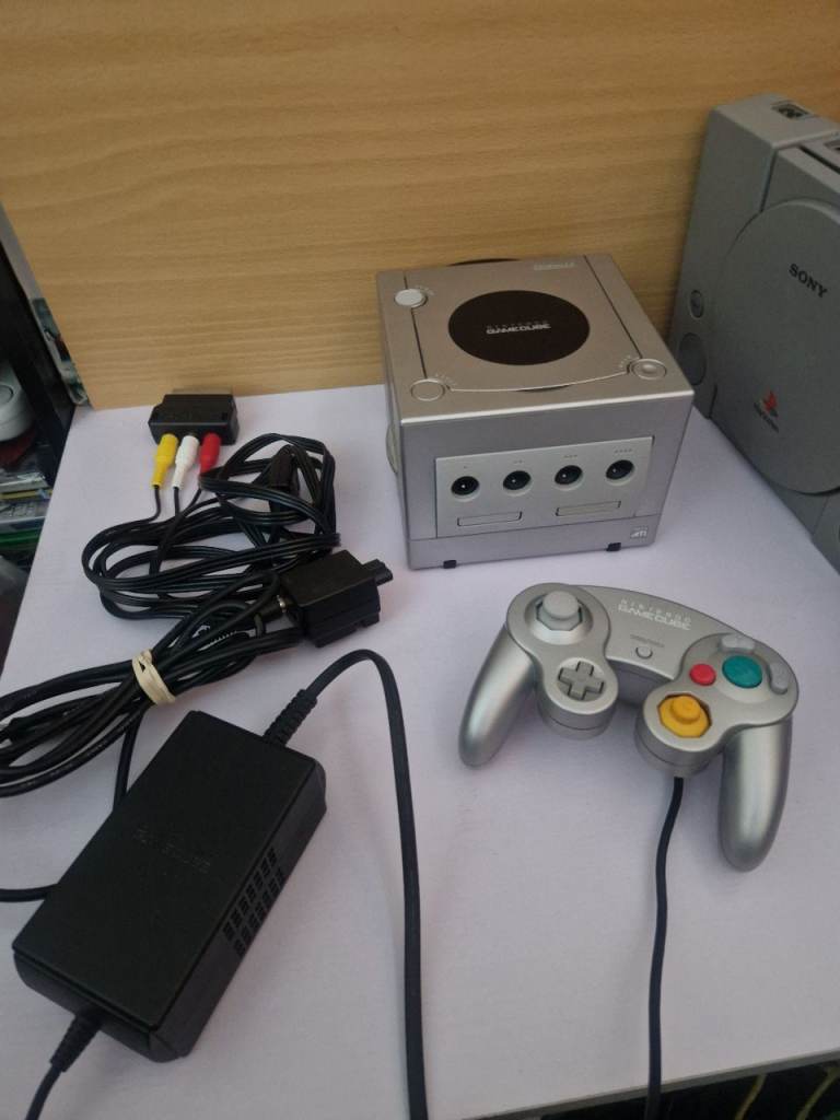 Nintendo GameCube Platinum Console Boxed with 4 Games