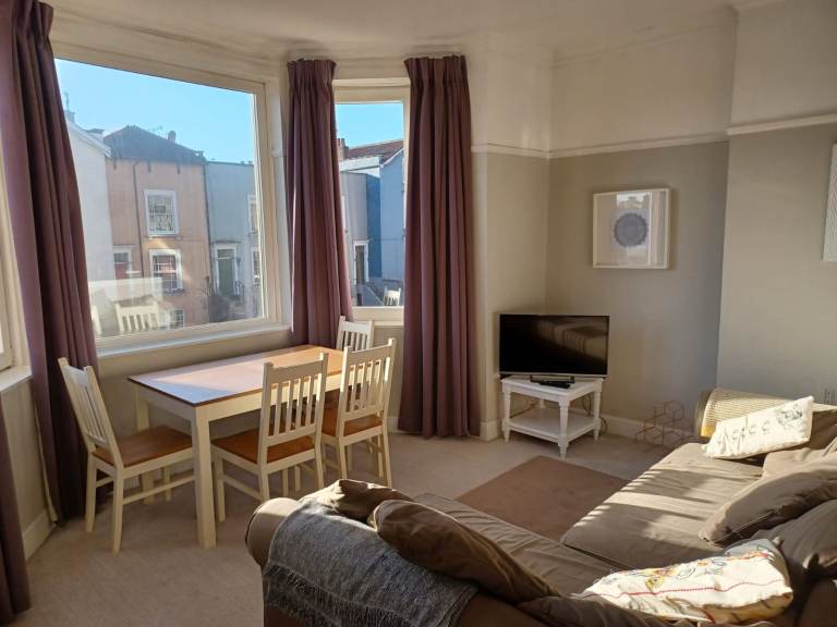 2 bed flat for rent in Redland: 