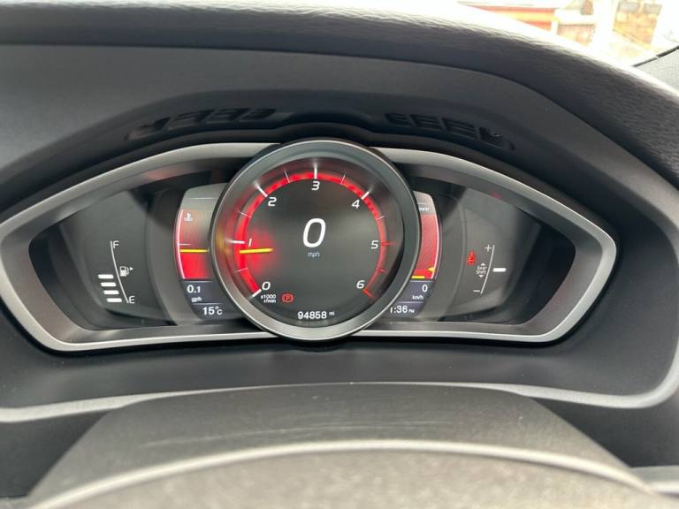 2016 Volvo V40 2.0 D2 R-Design Nav Hatchback 5dr Diesel Manual Euro 6 (s/s) (120 ps) Hatchback Di...