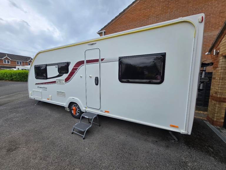 Swift danette classic dealer special 2017 6 berth caravan