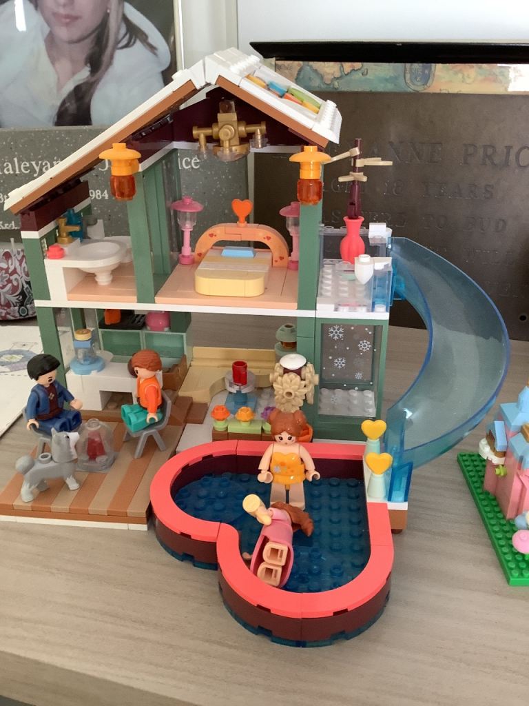 Mini building bricks