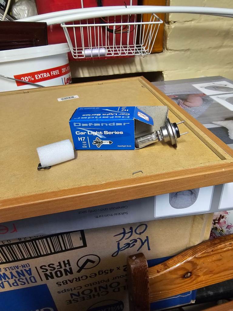 H7 and h4 clear bulbs