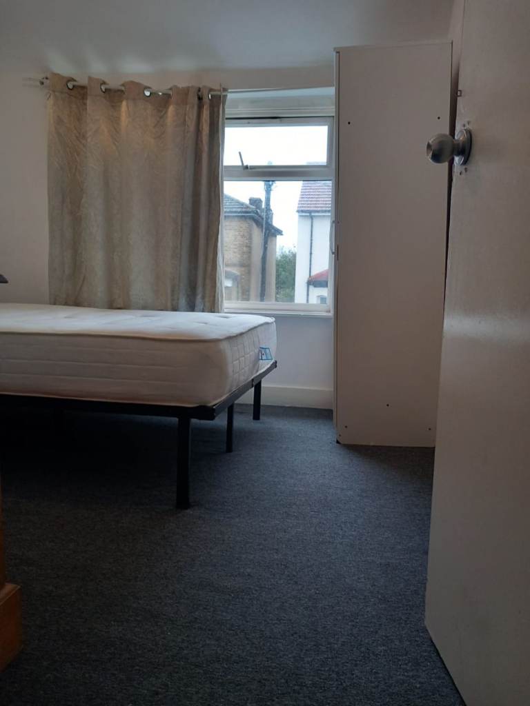 Double room to rent in Croydon area 