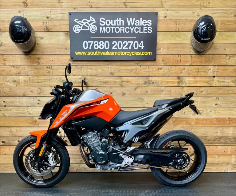 KTM 790 DUKE (Tech pack) : 2020 model : just 5392 miles 