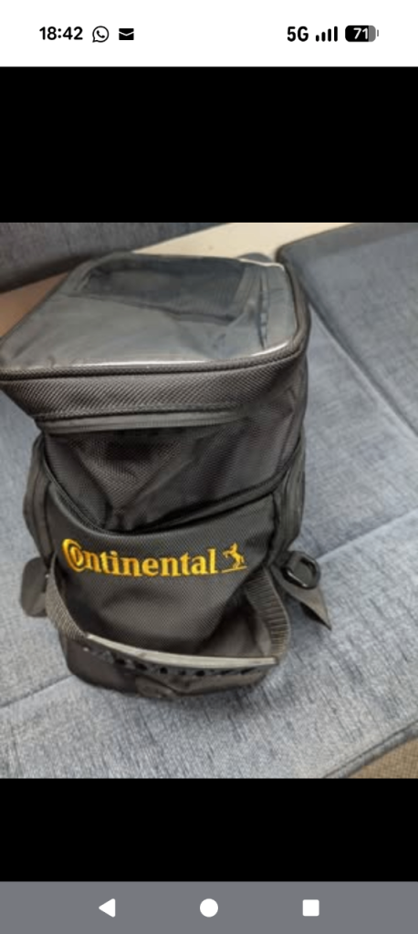 Motorcycle tank bag