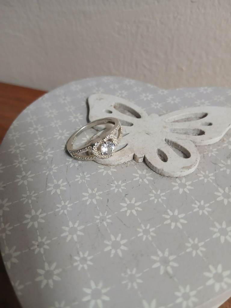 Silver-coloured ring with clear stone, good condition