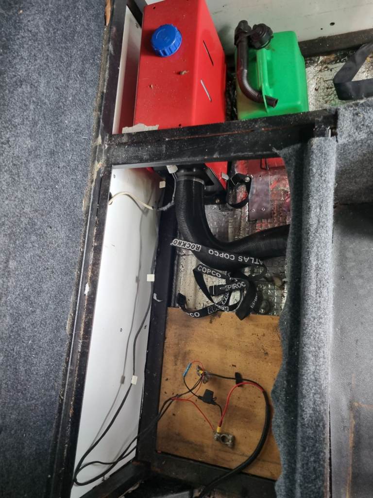 FORD TRANSIT CAMPERVAN - 6 SEAT BELTS - MATCHING RE-TRIMM SEATING - DIESEL HEATER