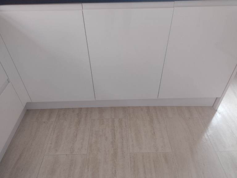 HIGH GLOSS DOORS X 7 + 3 DRAWER FRONTS