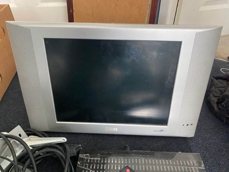 Phillips 15inch tv with swivel bracket and Freeview receiver