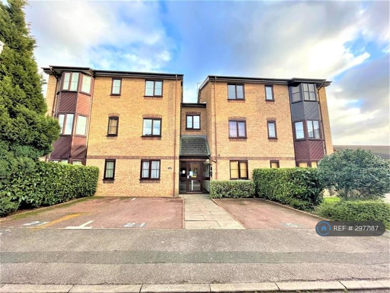 2 bedroom flat in Poets Chase, Aylesbury, HP21 (2 bed) (#2977187)