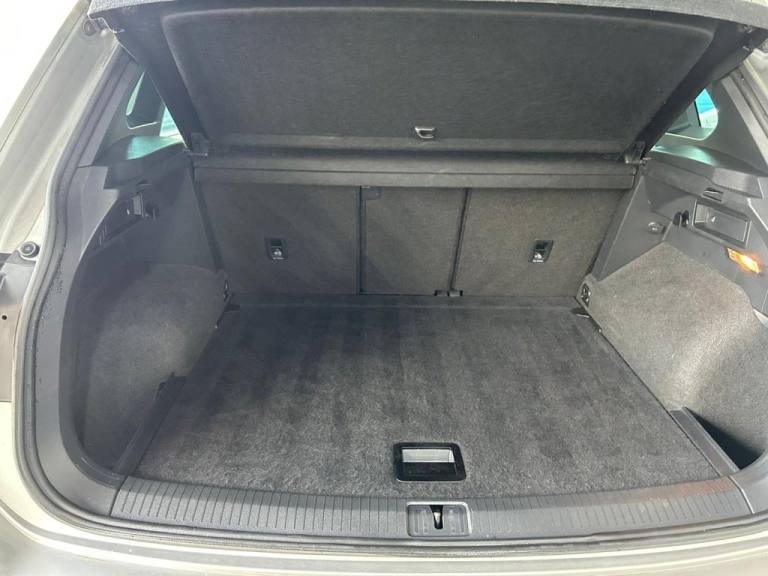 2018 Volkswagen Tiguan 2.0 TDI R-Line SUV 5dr Diesel Manual Euro 6 (s/s) (150 ps) ESTATE Diesel M...