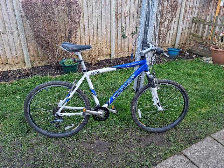 Specialized Rockhopper MTB 2002 Very Good Condition. Rides Like New!  