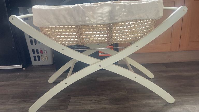 Cream Moses Basket with Folding Stand – Good Condition