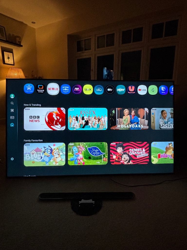 Samsung 65” 4K Smart TV – UE65DU7100 – Excellent Condition