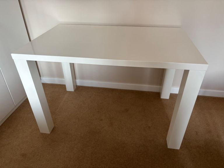 *FREE *Danetti White High Gloss Dining Table