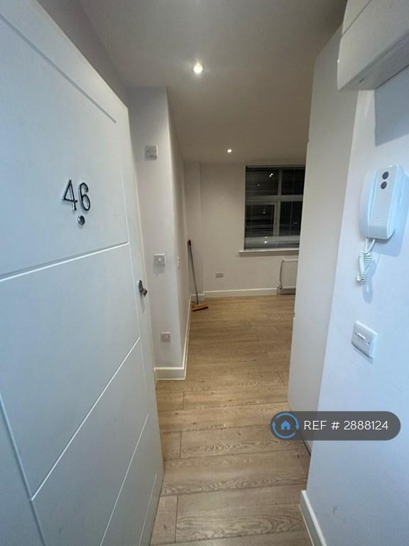 1 bedroom flat in Buckingham Street, Aylesbury, HP20 (1 bed) (#2888124)