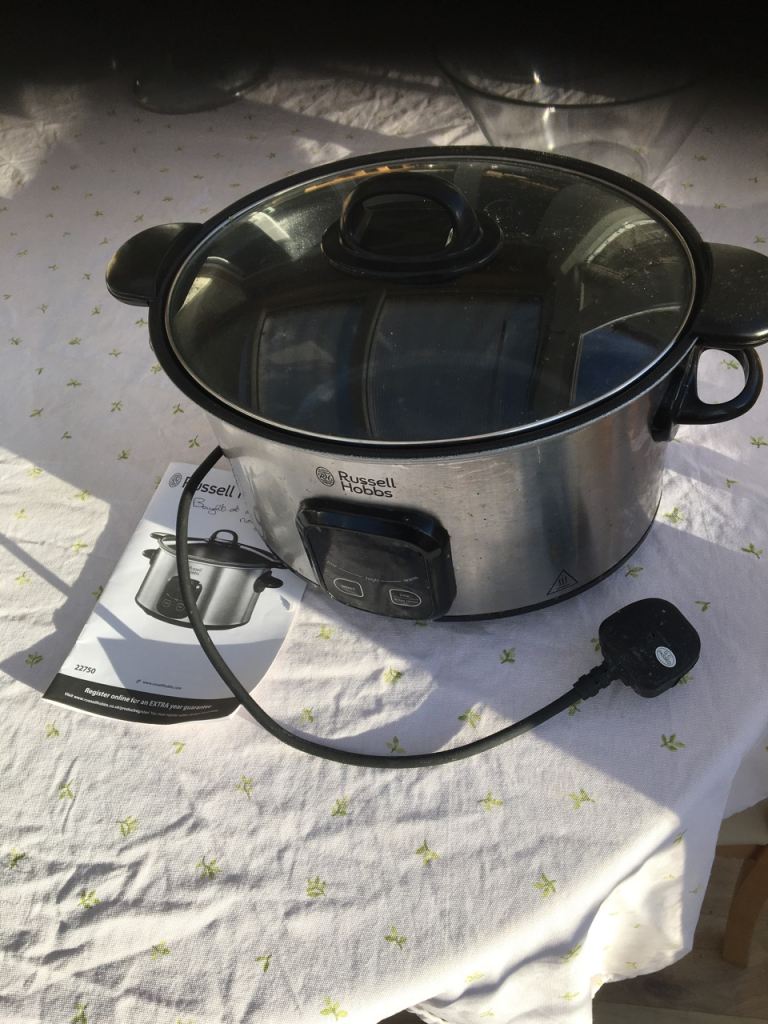 Large slow cooker