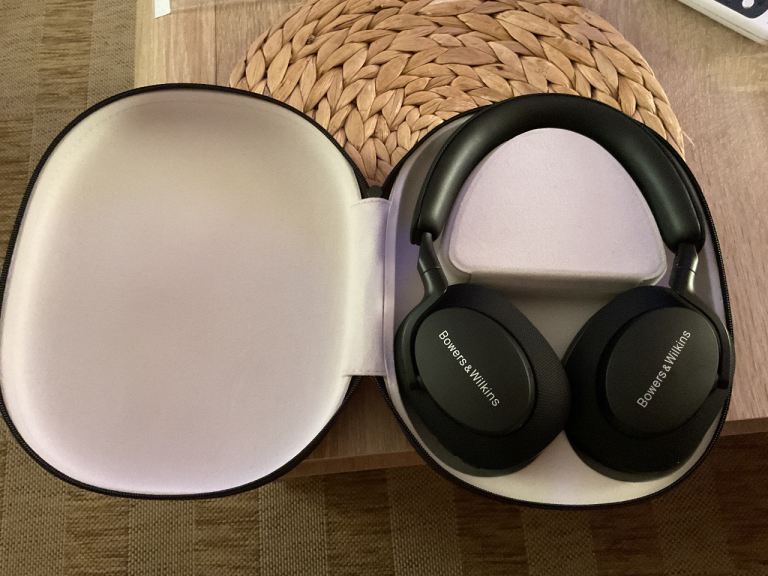 Bowers & Wilkins PX7 s2 headphones 