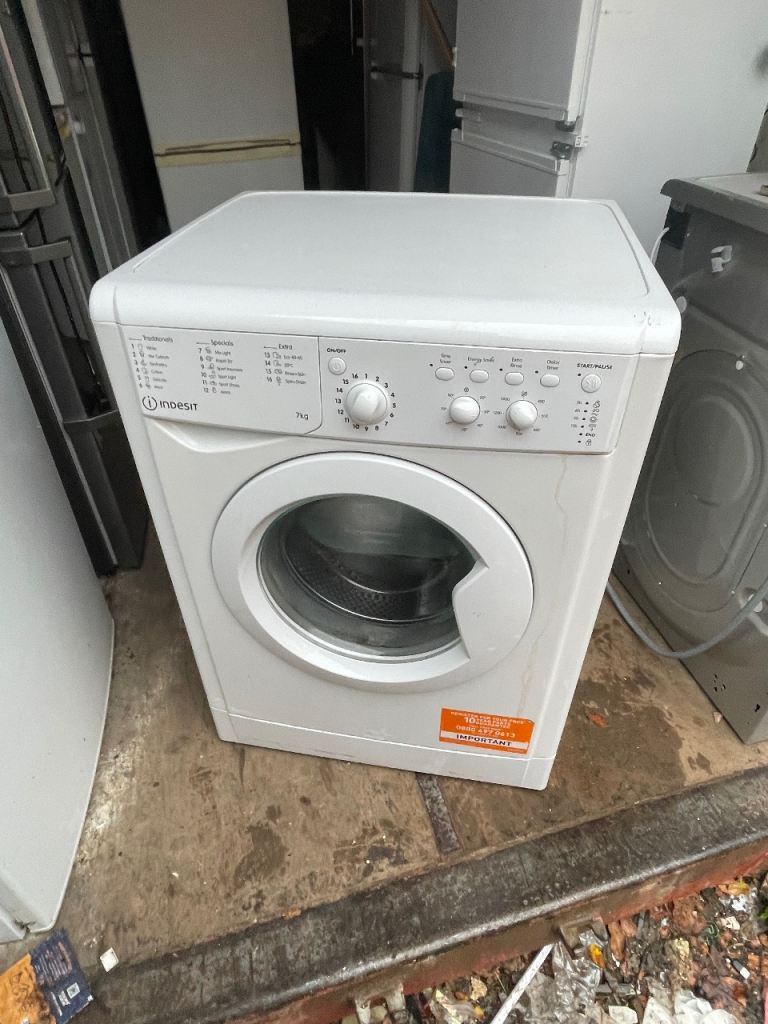 Used condition Indesit 7kg washing machine in good working order, ready for a new home.