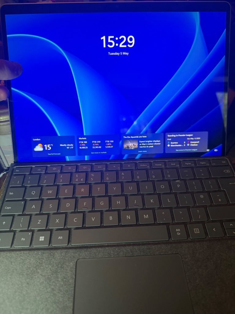 Surface Pro 9 i7 32GB 1TB + Signature Keyboard – Like New - £700
