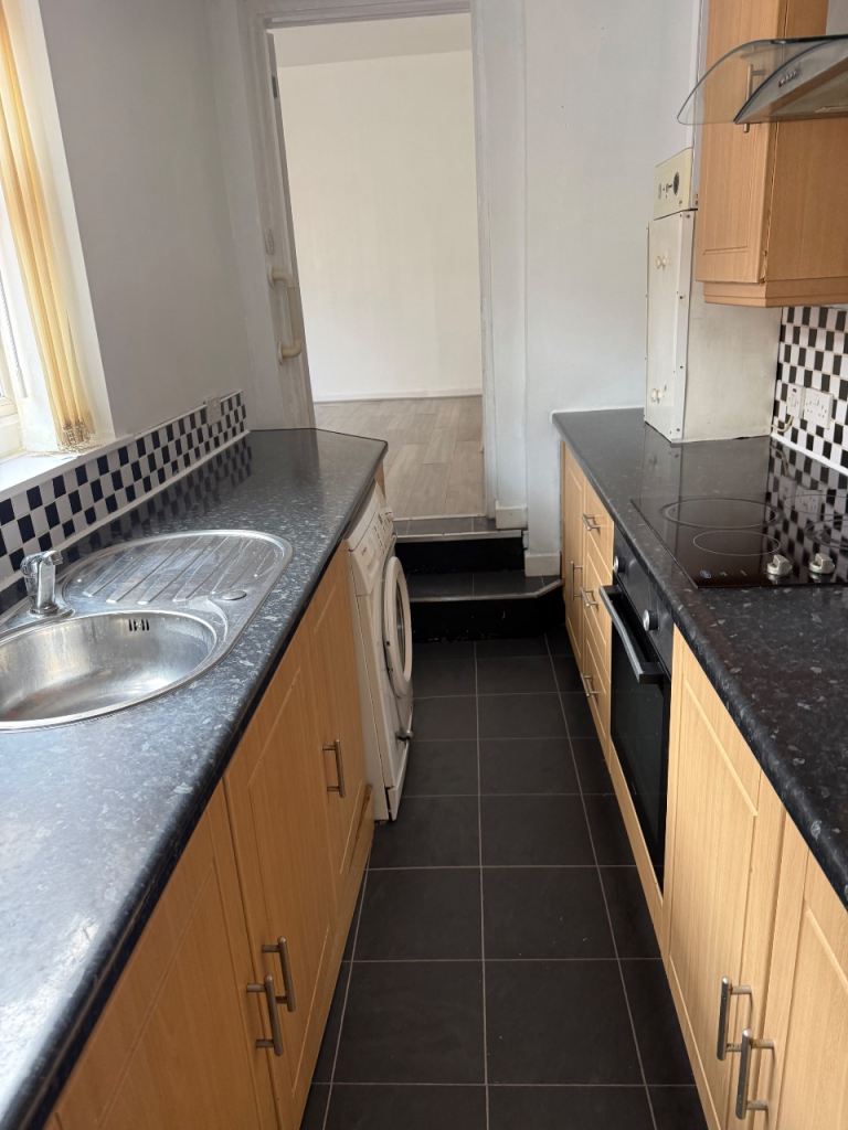3 bedroom flat available for rent 