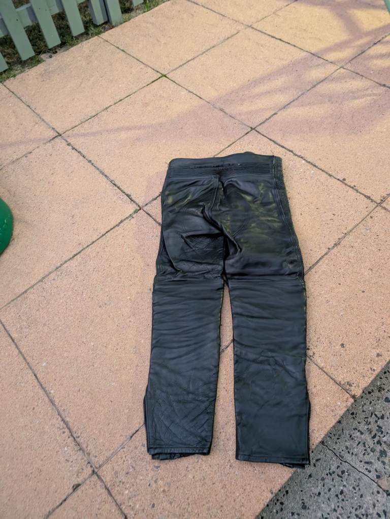 Leather trousers 