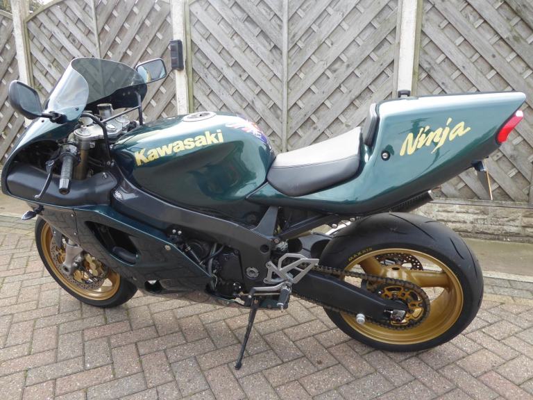 Kawasaki ZX7R S REG UNDER TRAY BRAIDED LINES CARBON CAN POWDER COATED WHEELS