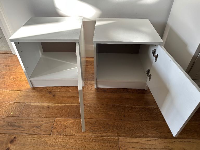 White bedside tables cabinets storage cupboards VGC £15 each or £25 pair 
