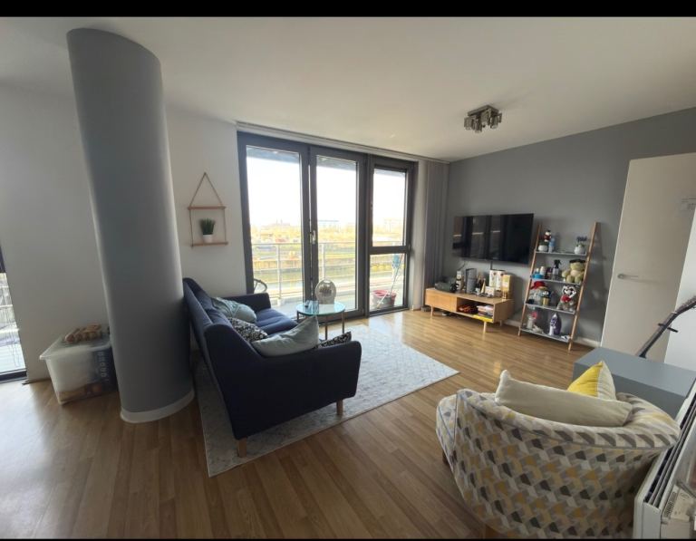 Double Room with Large Ensuite Available.