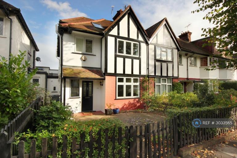 3 bedroom house in Princes Avenue, London, W3 (3 bed) (#3033565)