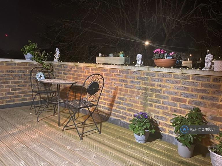 1 bedroom in Chipstead Valley Road, Coulsdon, CR5 (#2718881)