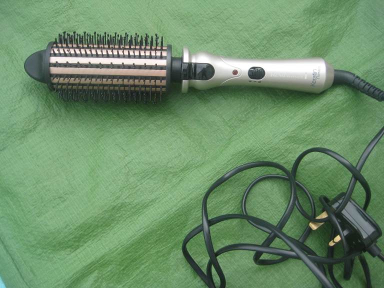 Remington Keratin Therapy Pro-Volume 45mm Heated Barrel Brush Model CB-65A45 for £10.00