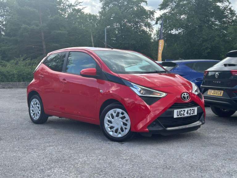 TOYOTA AYGO 1.0 VVT-i x-play Automatic Red Auto Petrol 2021