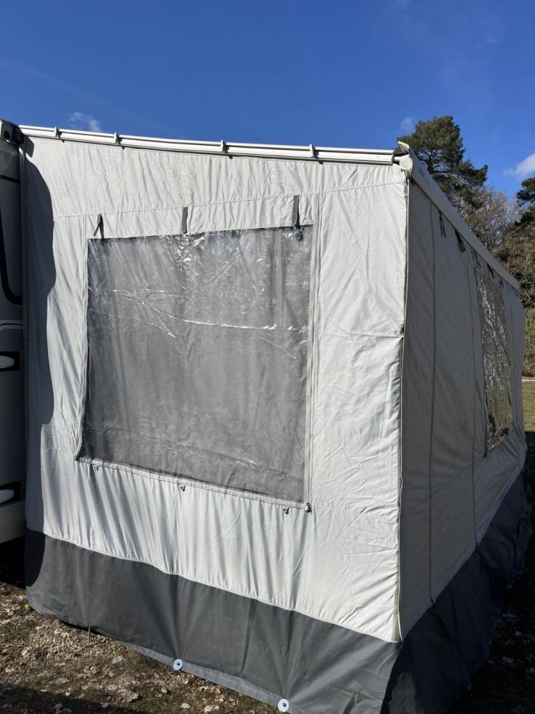 Dometic/Omnistor Residence room for Thule blinds