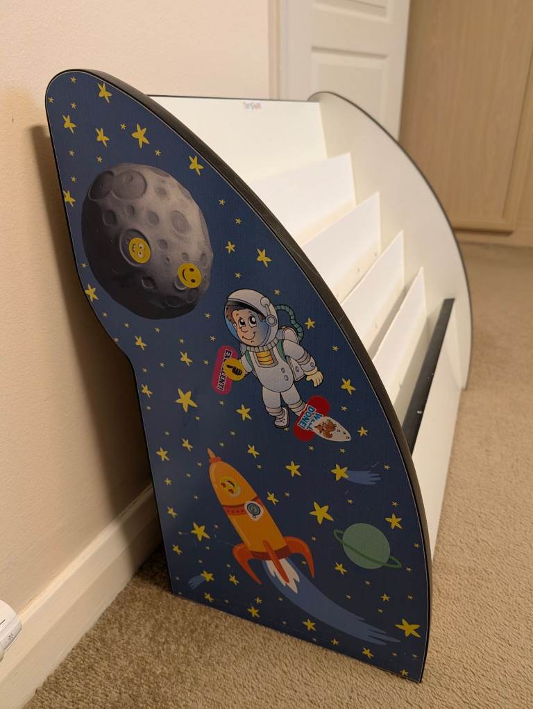 Beautiful childrens' bookcase