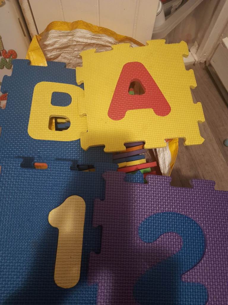 Number/alphabet foam floor mats