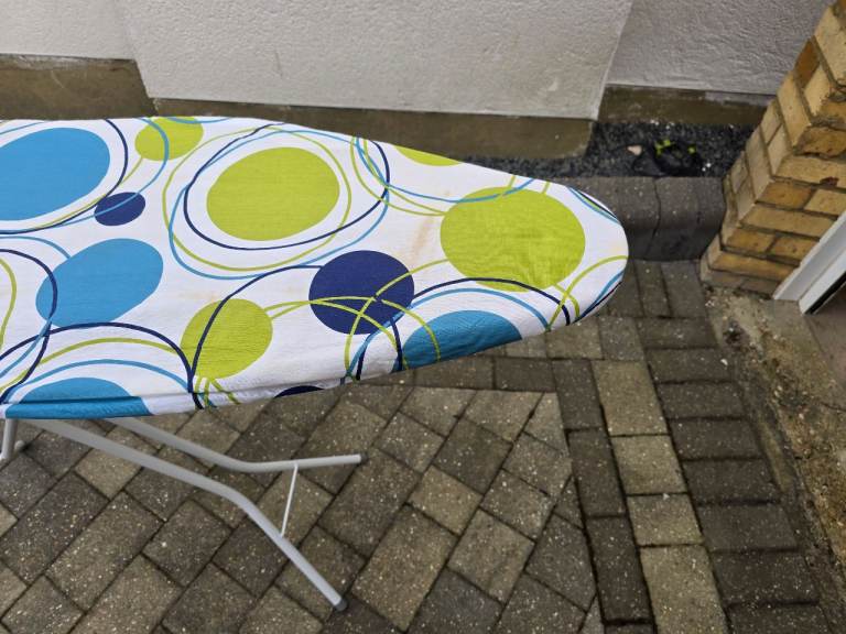 Ironing board 