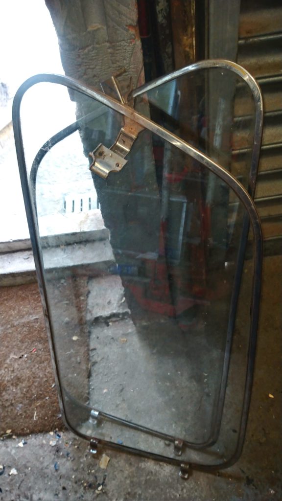 Classic Mini rear quarter light glass 2