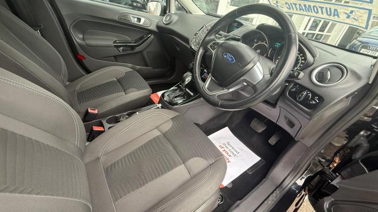 2014 Ford Fiesta 1.6 Zetec Powershift Euro 5 5dr HATCHBACK Petrol Automatic