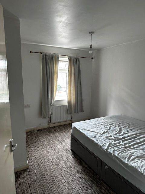 1 beautiful double bedroom between Colindale and Hendon, NW9 near Middlesex University