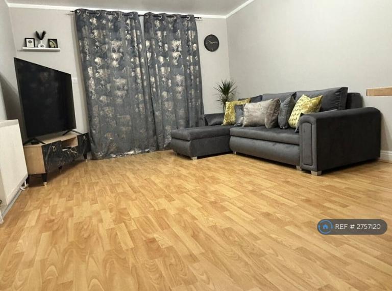2 bedroom flat in Hollyhedge Heights, Manchester, M22 (2 bed) (#2757120)
