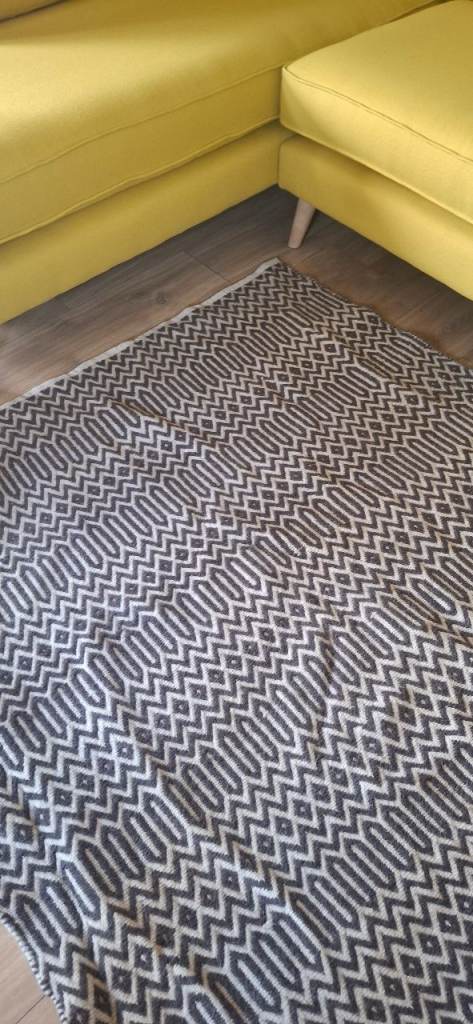 Geometric wool rug 210x140