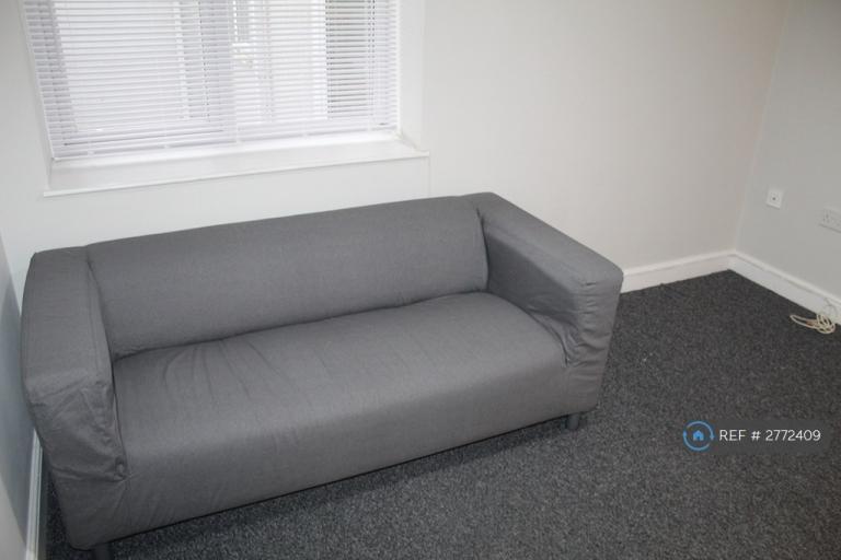 1 bedroom flat in Broadway, Cardiff, CF24 (1 bed) (#2772409)