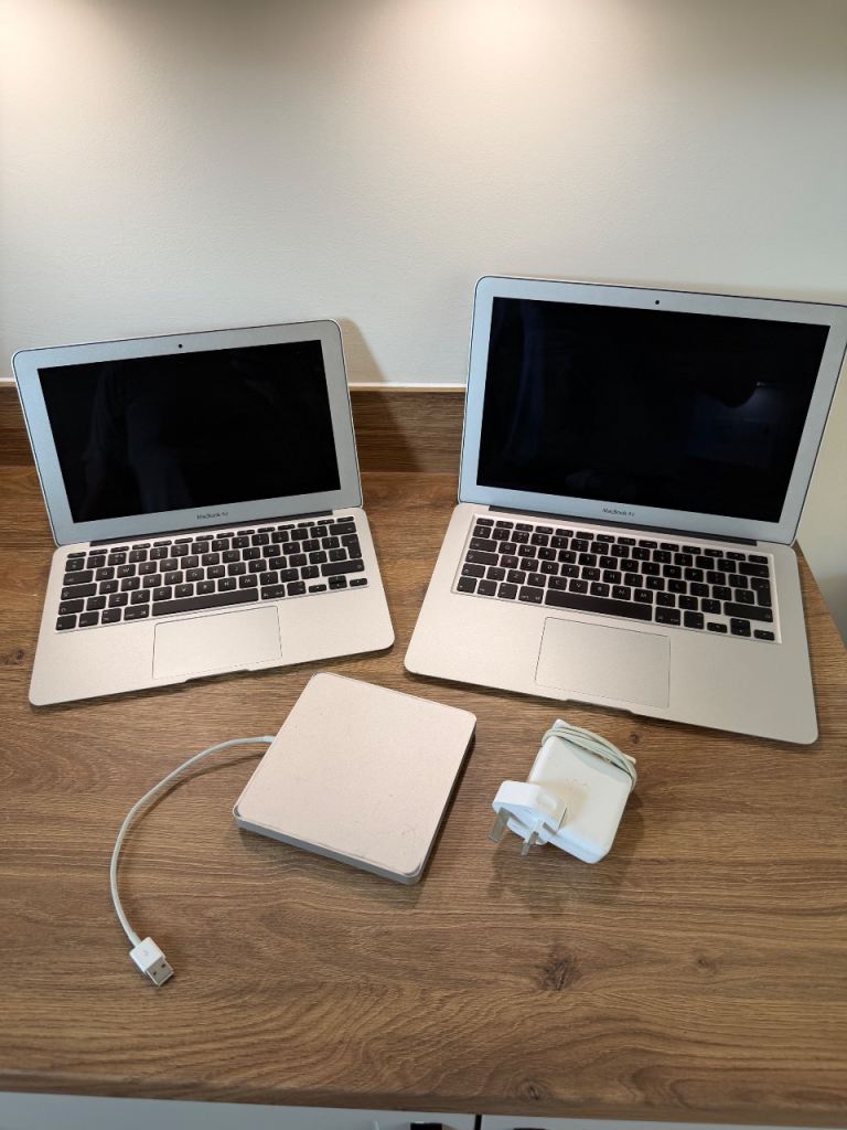 2 x Apple MacBook Air Bundle + Apple Charger + Apple USB SuperDrive