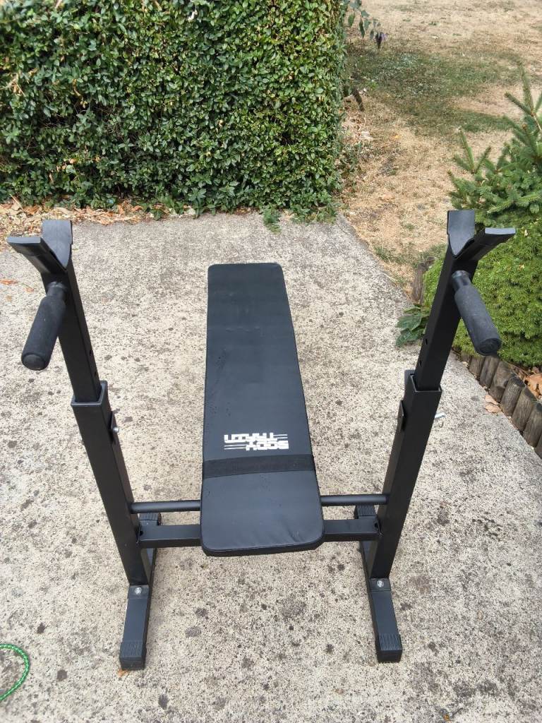 'Bodytrain' weight and fitness metal  Bench with Barbell Racks – excellent condition