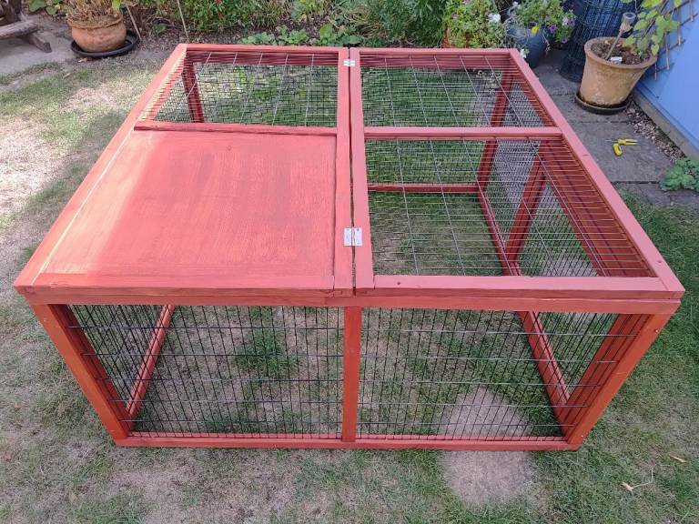 Secondhand Guinea Pig/Rabbit Wooden Indoor/Outdoor Run 