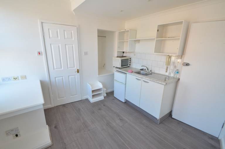 SINGLE STUDIO WALTHAMSTOW CENTRAL STATION