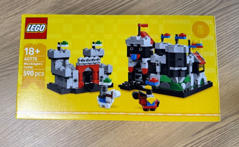 Brand New LEGO 40775 Mini Knight's Castle Set - 590 Pieces